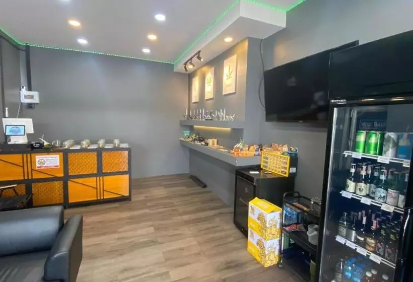 Alongkorn Hotel By Sb