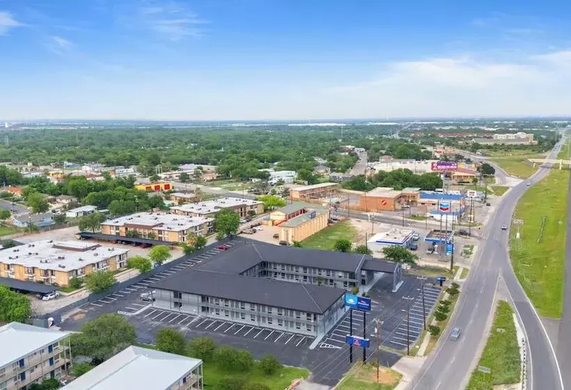 Hotelli Days Inn By Wyndham San Antonio Near Lackland Afb