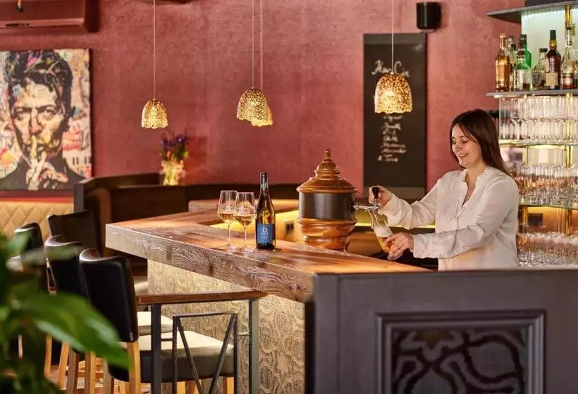 Retkeilymaja Erasmus Smart   Design B&b