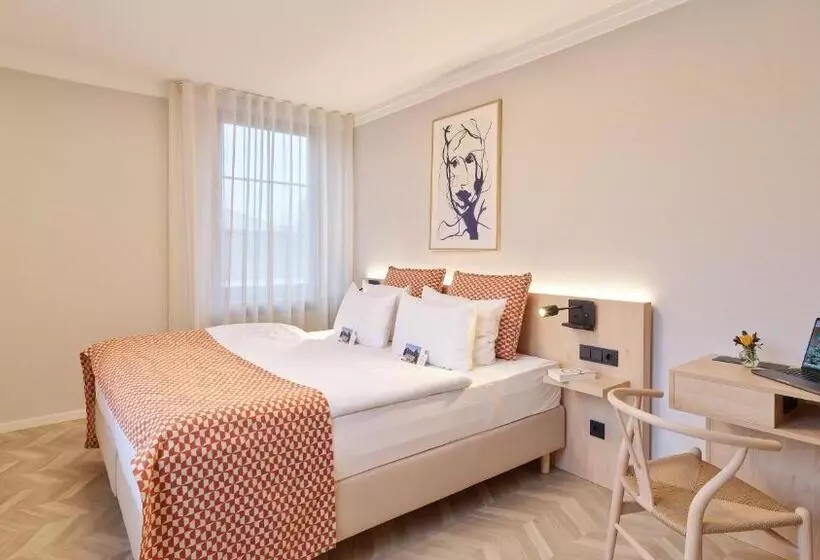 Retkeilymaja Erasmus Smart   Design B&b