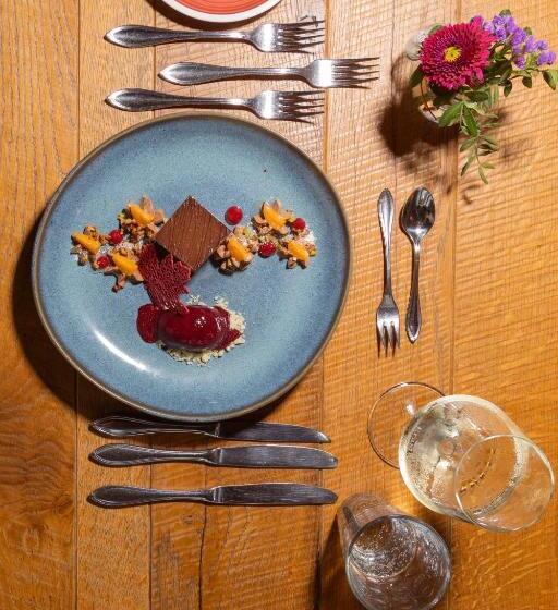 ユースホステル Erasmus Smart Design B&b