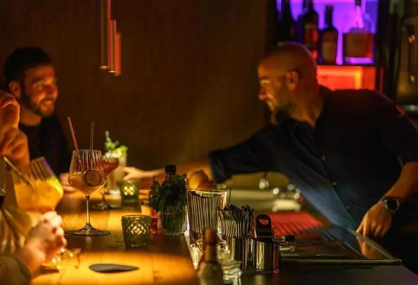 Retkeilymaja Erasmus Smart   Design B&b