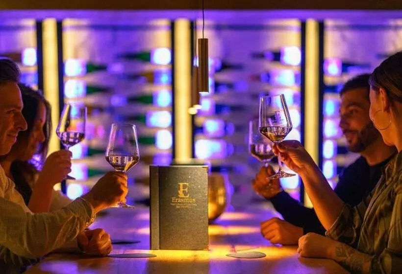 Retkeilymaja Erasmus Smart   Design B&b