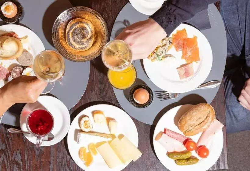 Retkeilymaja Erasmus Smart   Design B&b