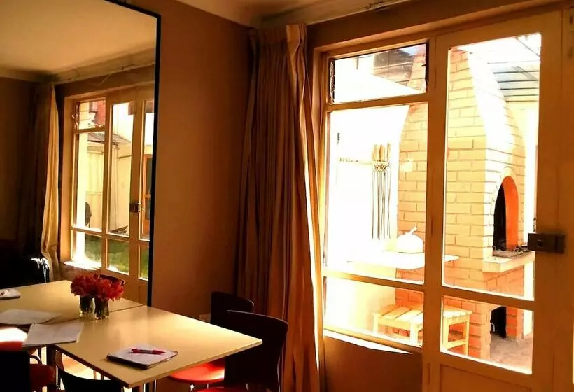 Baum Hostel