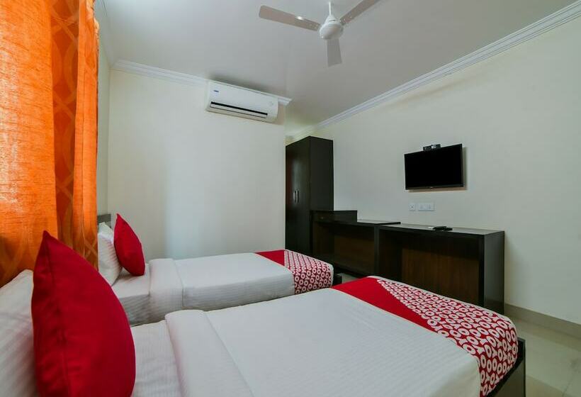 Hotel Capital O 23589 Crown Plaza