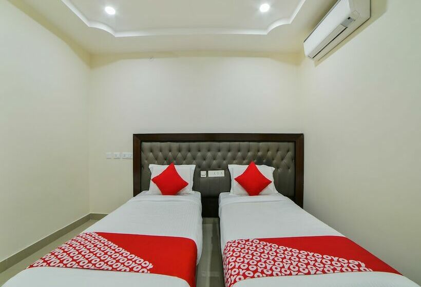 Hotel Capital O 23589 Crown Plaza