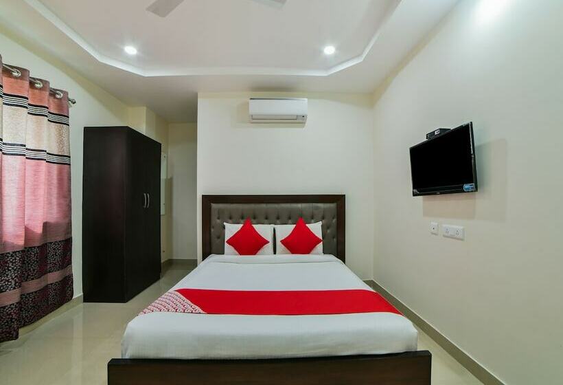 Hotel Capital O 23589 Crown Plaza