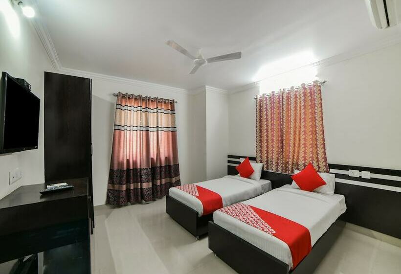 Hotel Capital O 23589 Crown Plaza