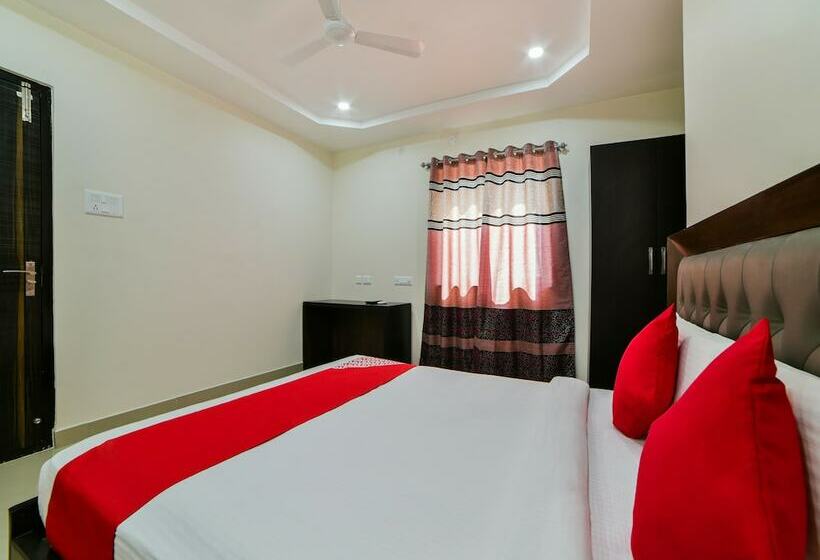 Hotel Capital O 23589 Crown Plaza