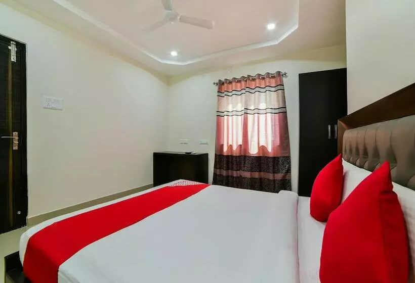 Hotel Capital O 23589 Crown Plaza