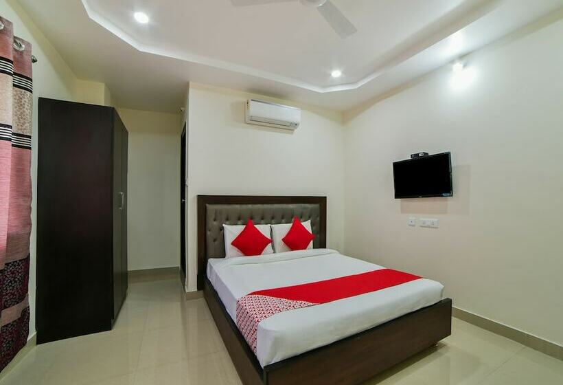 Hotel Capital O 23589 Crown Plaza