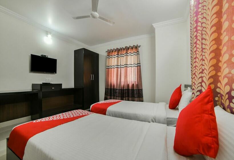 Hotel Capital O 23589 Crown Plaza