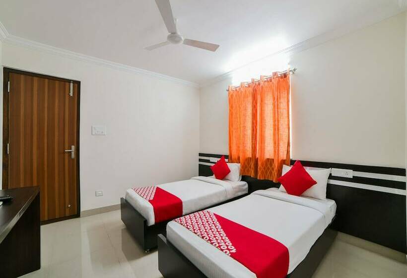 Hotel Capital O 23589 Crown Plaza