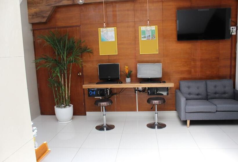 בית מלון כפרי Lima City