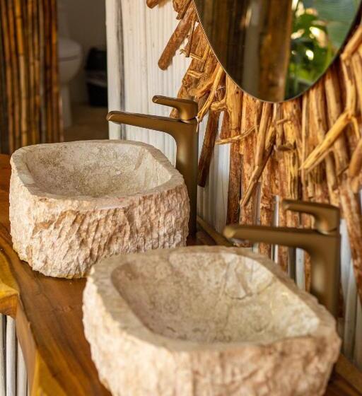 هتل Nena Beach Club &