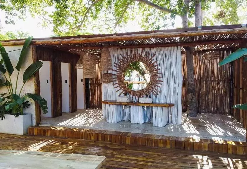 Hotelli Nena Beach Club &