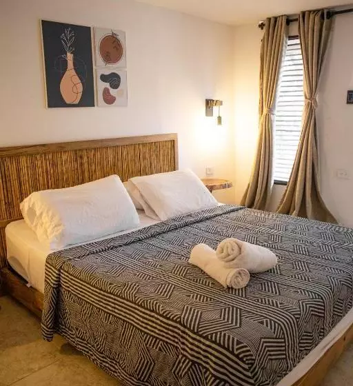 Hotelli Nena Beach Club &