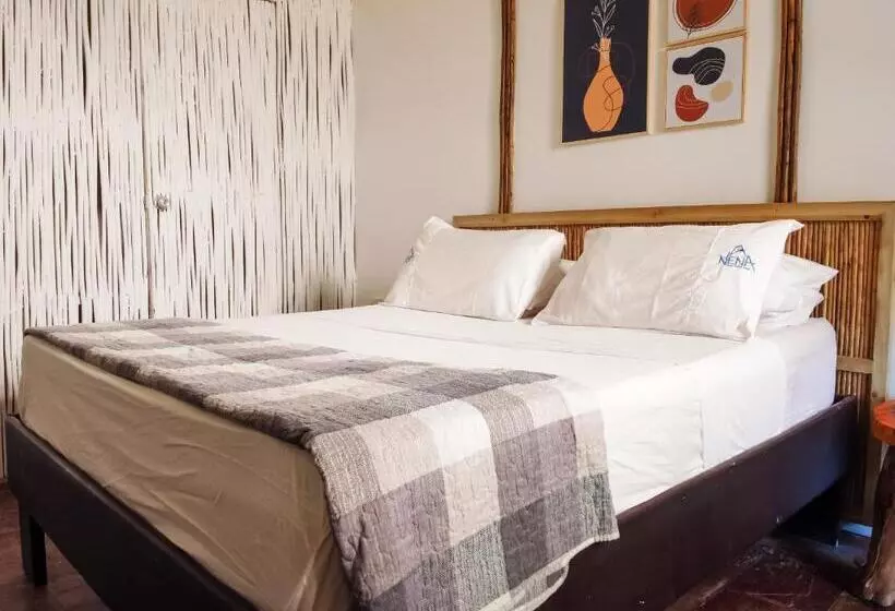 Hotelli Nena Beach Club &