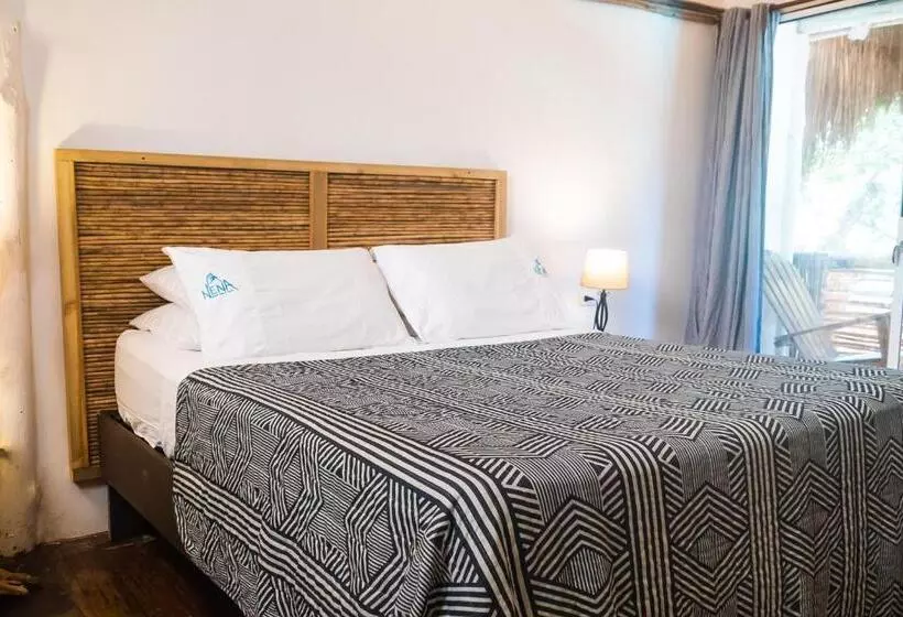 Hotelli Nena Beach Club &