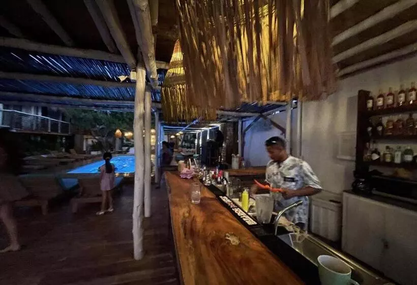 Hotelli Nena Beach Club &