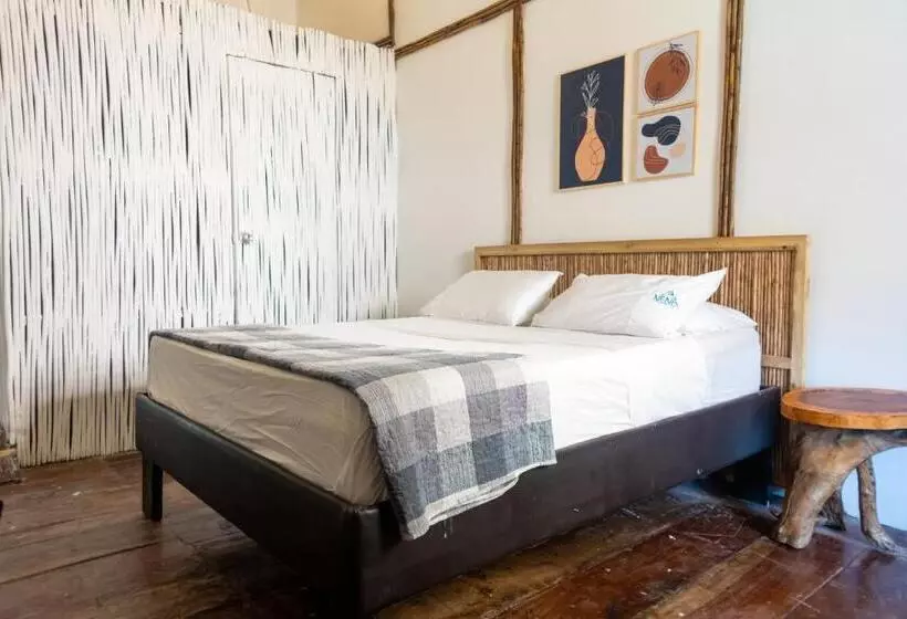 Hotelli Nena Beach Club &