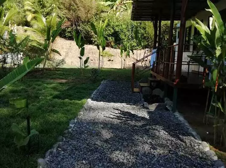 پانسیون Casa Heliconia