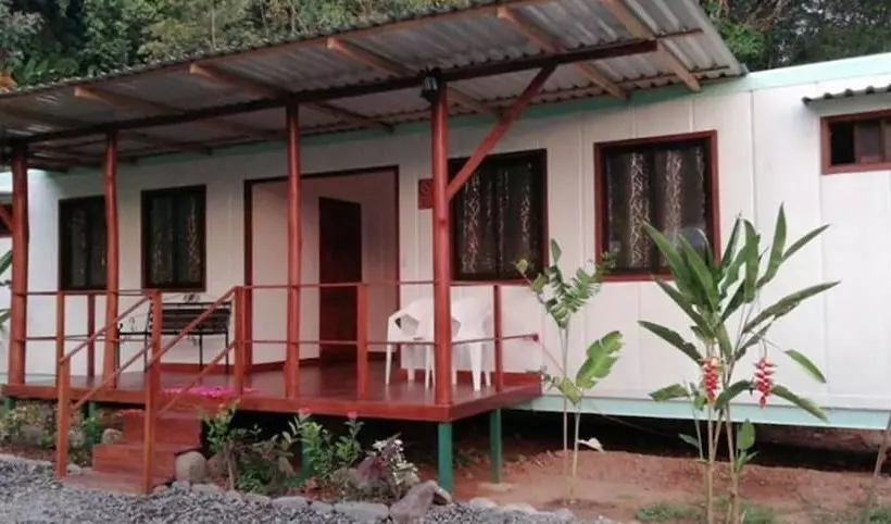 پانسیون Casa Heliconia