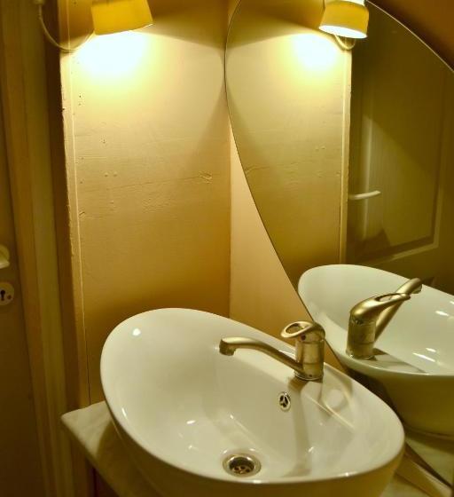 پانسیون Cottages Delloress