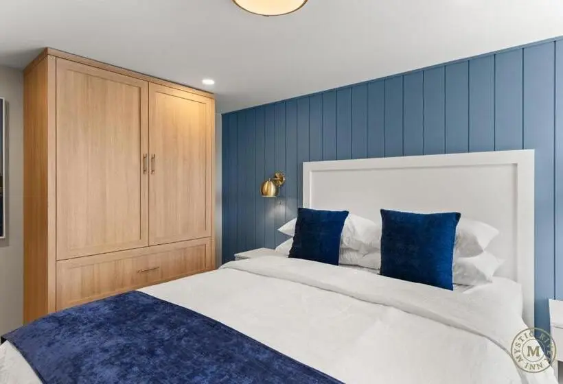 ホテル Light House Suite 202 At Captains Row Downtown