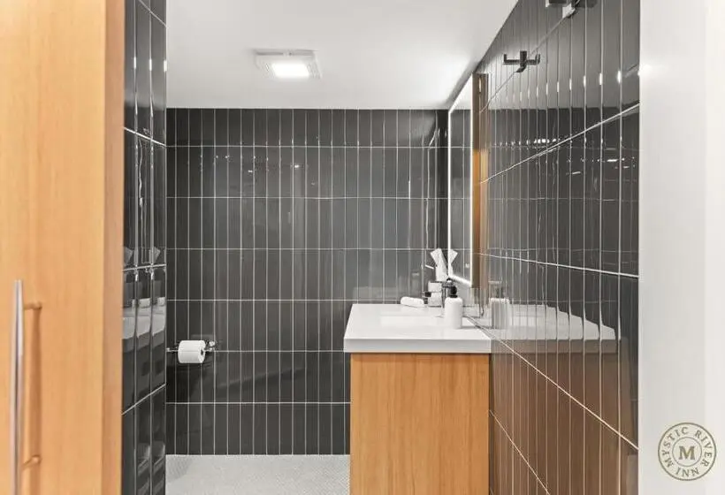 ホテル Light House Suite 202 At Captains Row Downtown