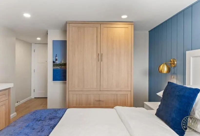 ホテル Light House Suite 202 At Captains Row Downtown