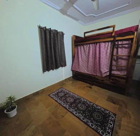 ユースホステル Kamakhya House