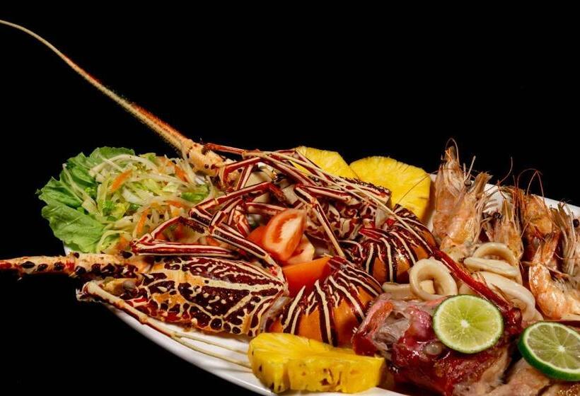 هتل Koimala Beach Ukulhas