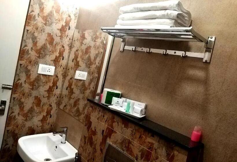 酒店 Grand Elegant