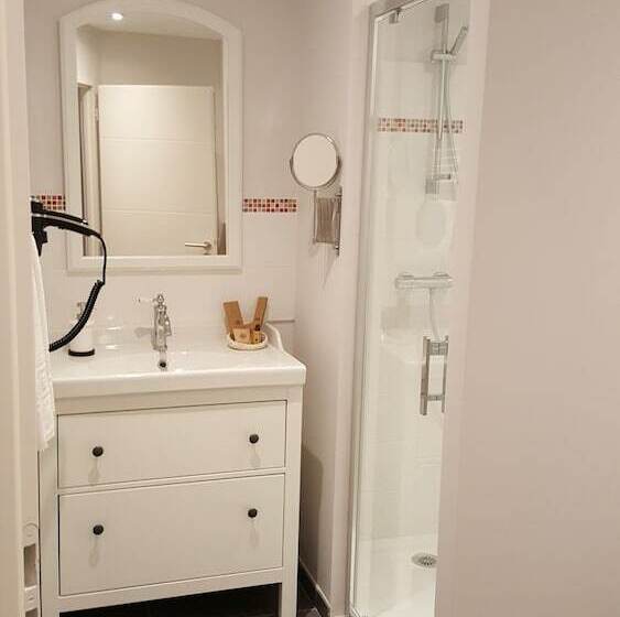 هتل Chez Jacqueline