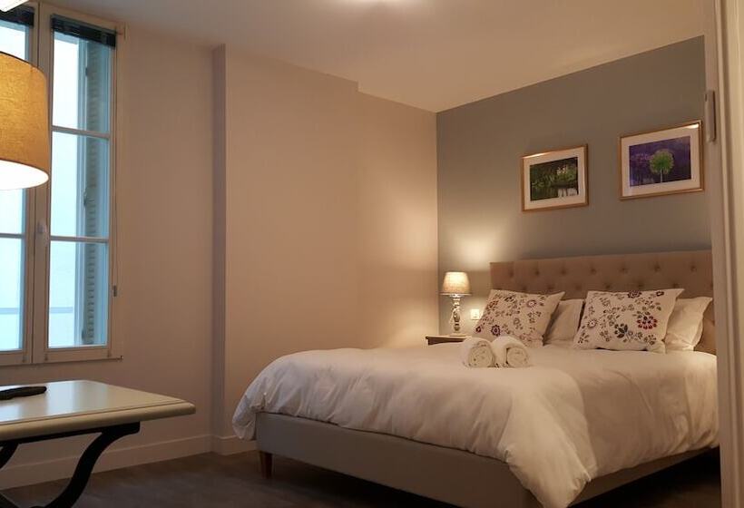 هتل Chez Jacqueline