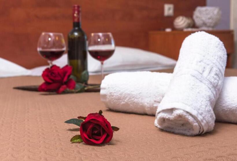 فندق Onar Corfu Aparts & Studios