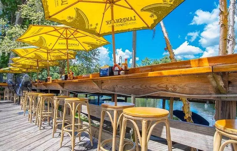 Motelli The Gator Den