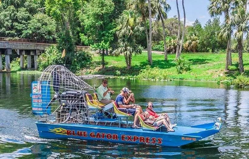 Motelli The Gator Den