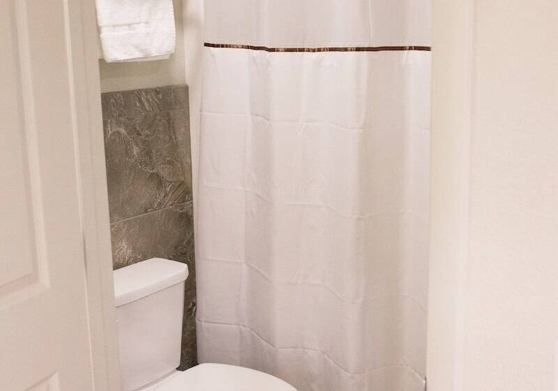 汽车旅馆 The Gator Den