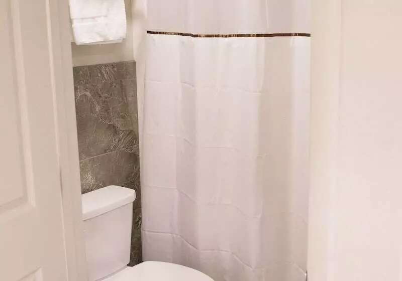 Motelli The Gator Den