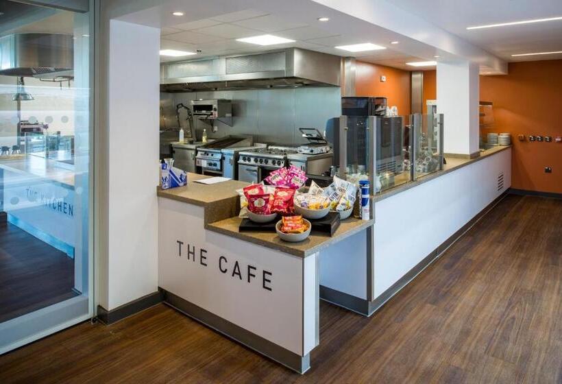 فندق Elite Athlete Centre And