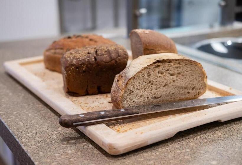 فندق Elite Athlete Centre And