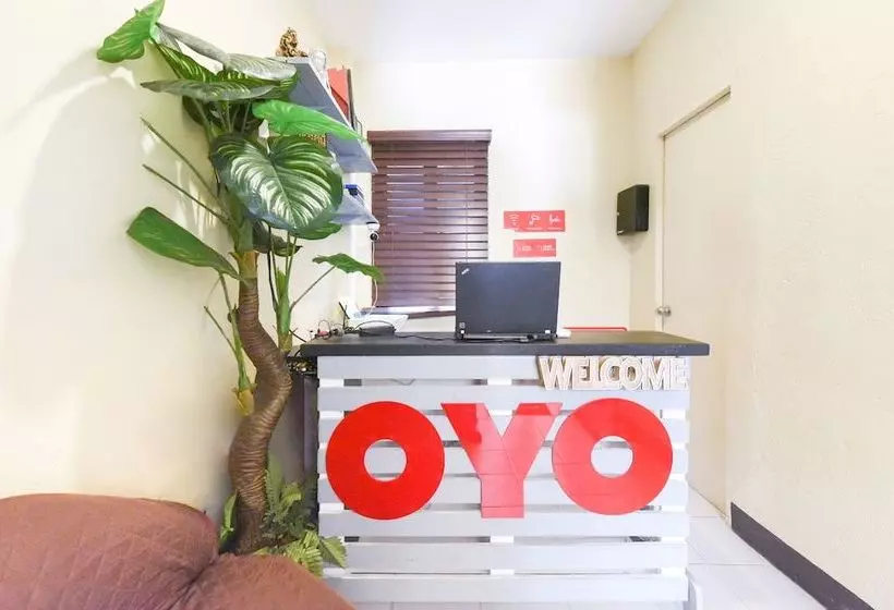 ホテル Oyo 112 Majesty Suites