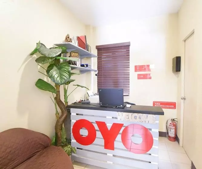 ホテル Oyo 112 Majesty Suites