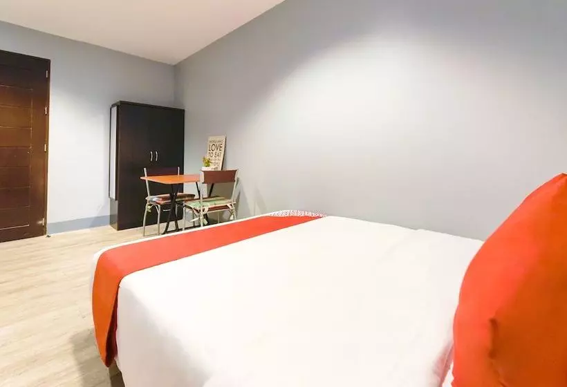 ホテル Oyo 112 Majesty Suites