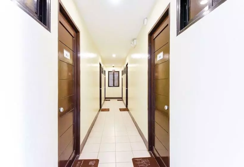 ホテル Oyo 112 Majesty Suites