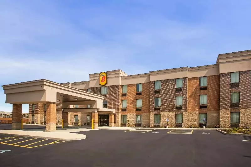 Hotelli Super 8 By Wyndham St. Louis North
