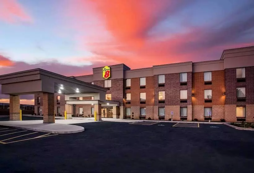 Hotelli Super 8 By Wyndham St. Louis North